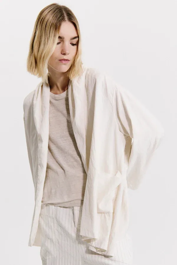 Double layered over jacket in silk blend with shawl collar and rounded bottom